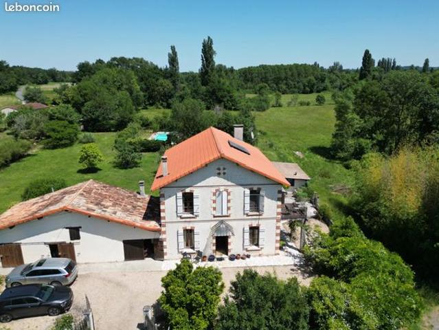 Propriété 7 pièces 193 m²