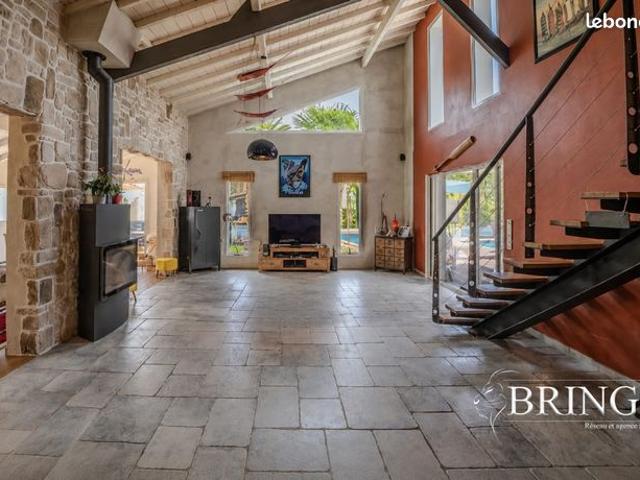 Propriété 7 pièces 193 m²