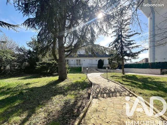 Propriété 7 pièces 193 m²