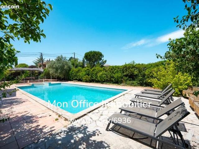 Propriété 7 pièces 193 m²
