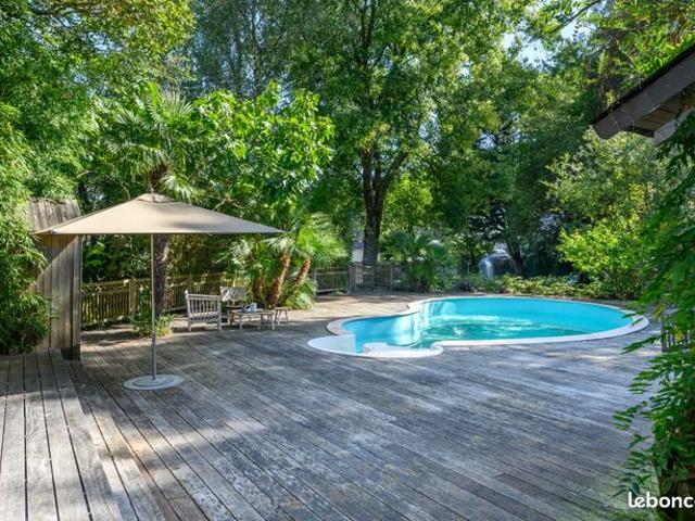 Propriété 7 pièces 193 m²