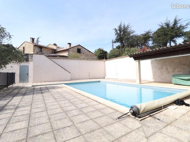 Propriété 6 pièces 193 m²