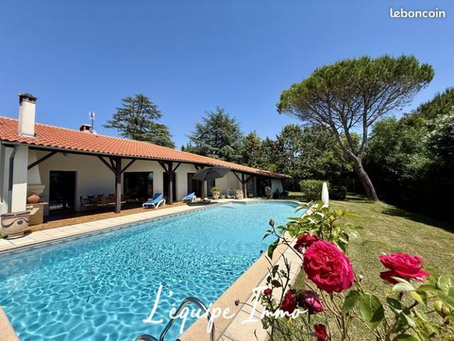 Propriété 7 pièces 204 m²