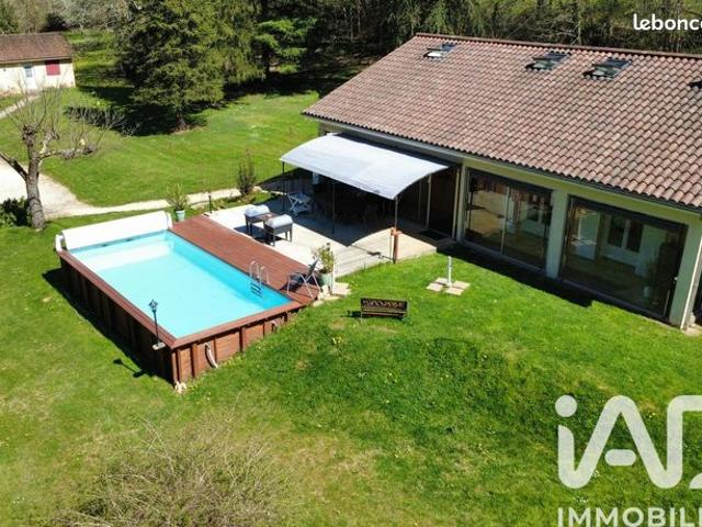 Propriété 7 pièces 204 m²