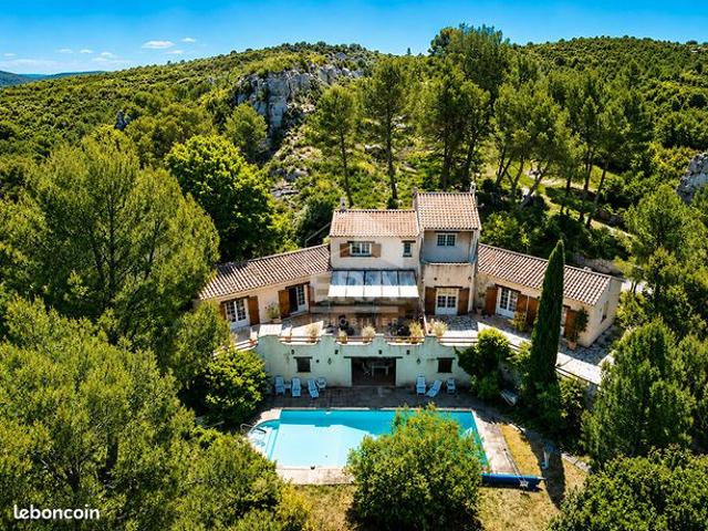 Propriété 7 pièces 204 m²