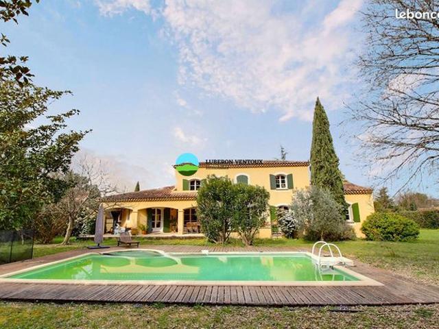 Propriété 7 pièces 204 m²