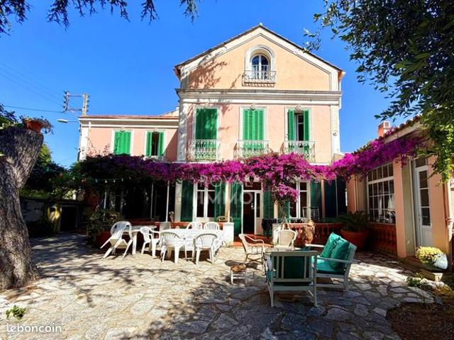 Propriété 7 pièces 204 m²