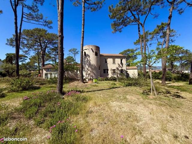 Propriété 7 pièces 204 m²