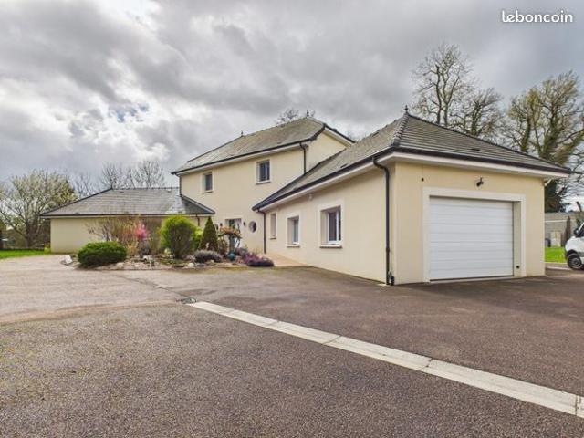 Propriété 7 pièces 204 m²