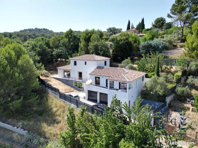 Propriété 7 pièces 205 m²