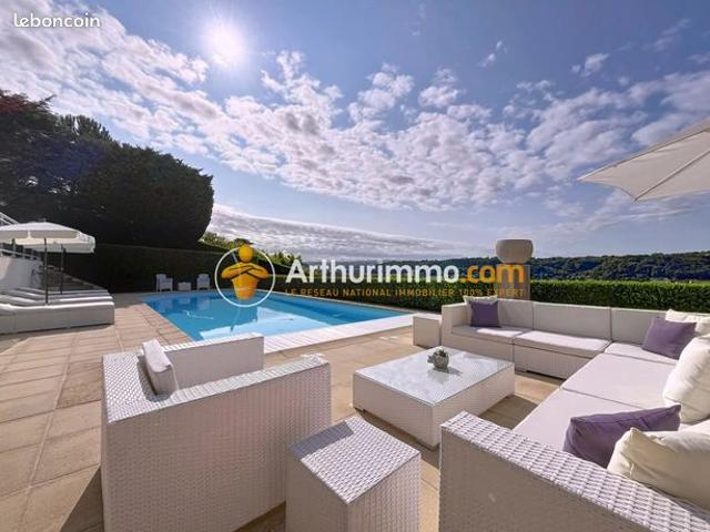 Propriété 7 pièces 220 m²