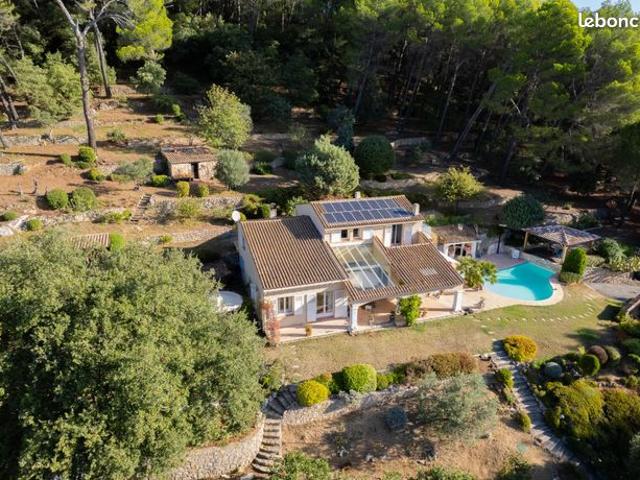 Propriété 7 pièces 206 m²