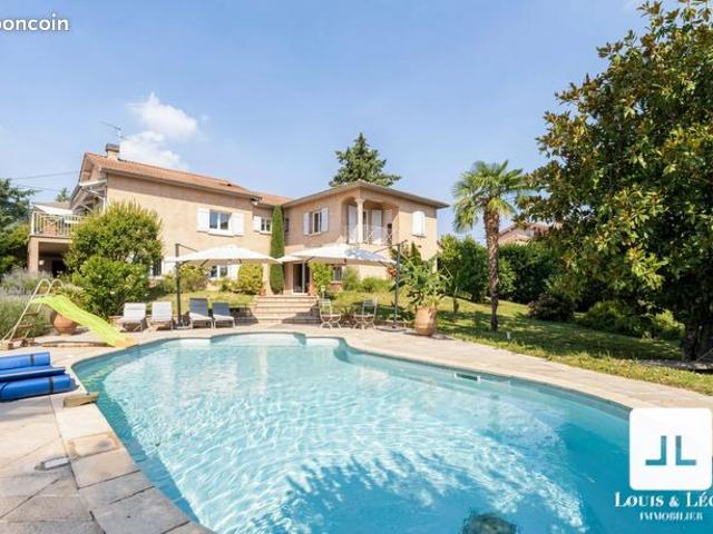 Propriété 7 pièces 206 m²