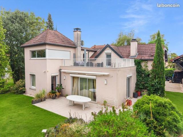 Propriété 7 pièces 206 m²
