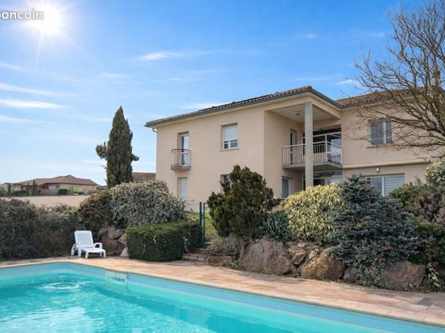 Propriété 7 pièces 207 m²