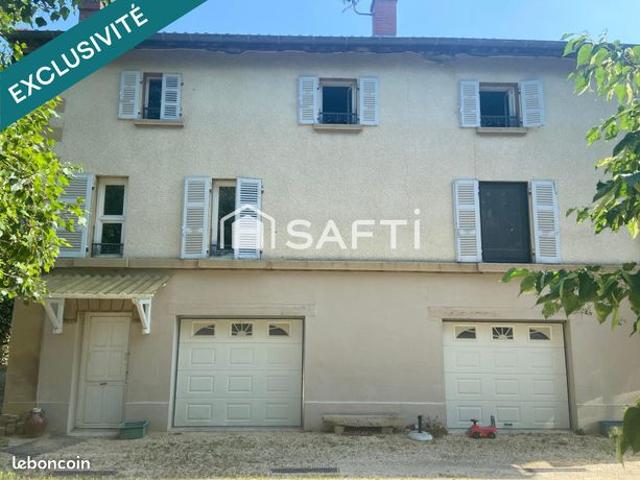 Propriété 7 pièces 208 m²