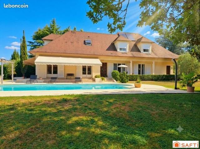 Propriété 7 pièces 208 m²
