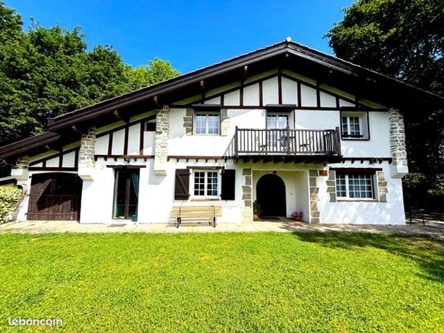 Propriété 7 pièces 208 m²