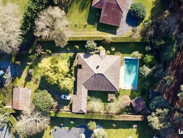 Propriété 7 pièces 208 m²
