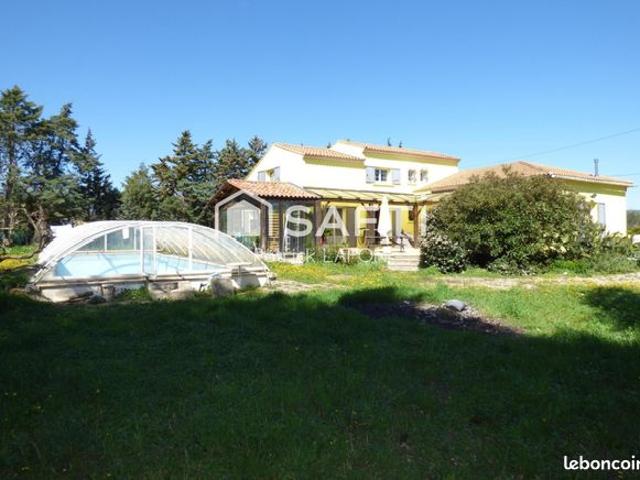 Propriété 7 pièces 208 m²