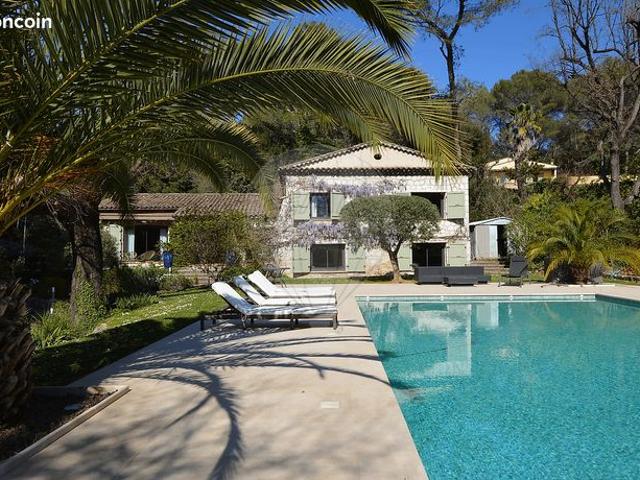 Propriété 7 pièces 208 m²