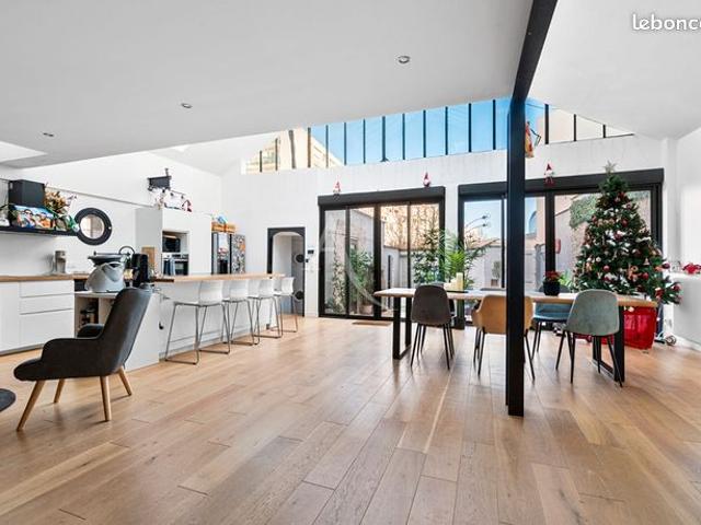 Propriété 7 pièces 208 m²