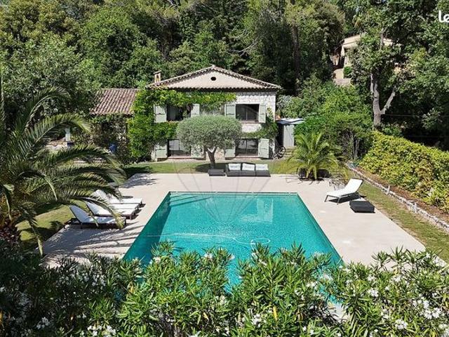 Propriété 7 pièces 208 m²