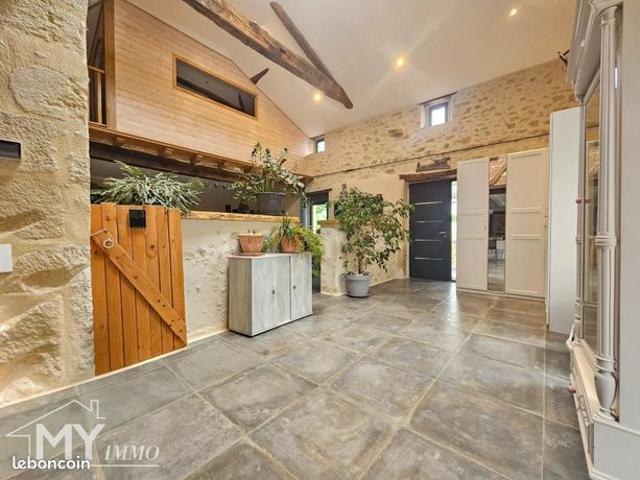 Propriété 7 pièces 208 m²