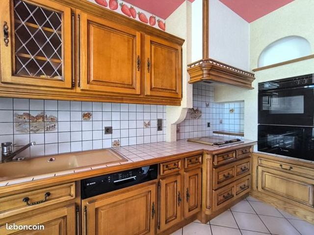 Propriété 7 pièces 208 m²