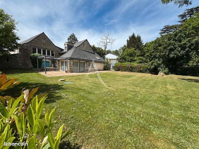 Propriété 7 pièces 208 m²