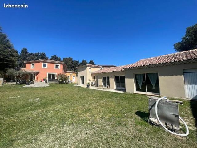 Propriété 7 pièces 209 m²