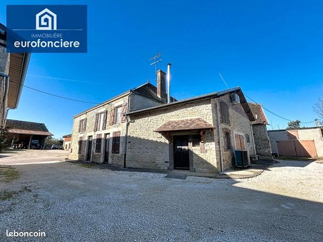 Propriété 7 pièces 200 m²