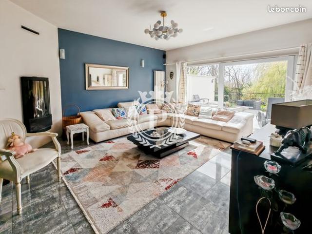 Propriété 7 pièces 200 m²