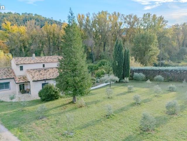 Propriété 7 pièces 200 m²