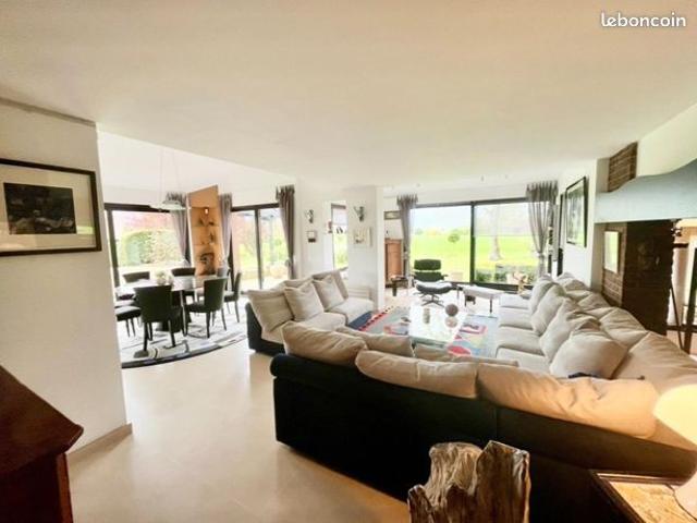 Propriété 7 pièces 200 m²