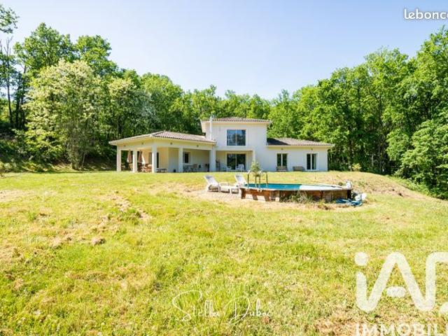 Propriété 7 pièces 200 m²