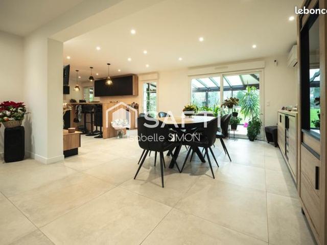 Propriété 7 pièces 200 m²
