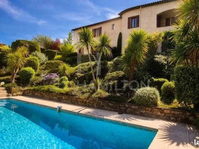Propriété 7 pièces 200 m²