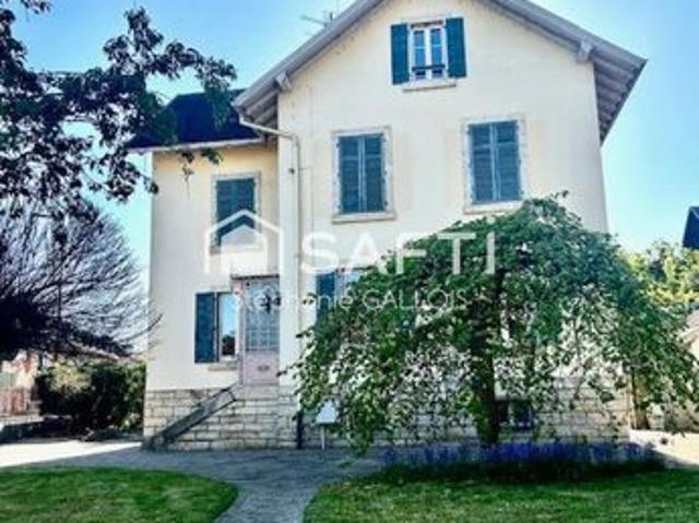 Propriété 7 pièces 200 m²