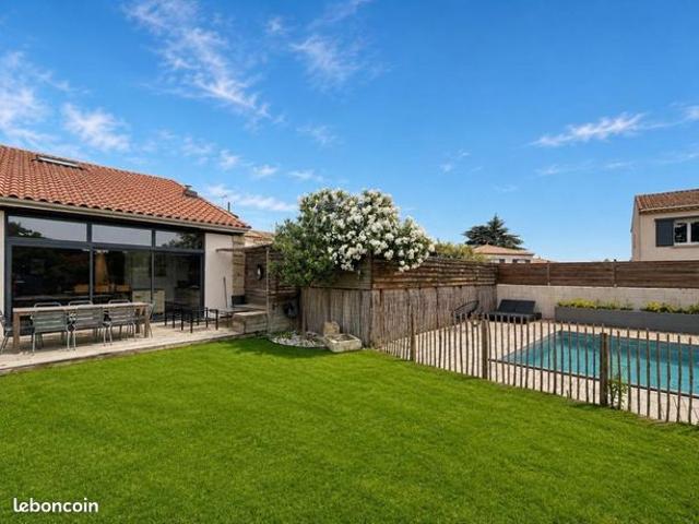 Propriété 7 pièces 200 m²