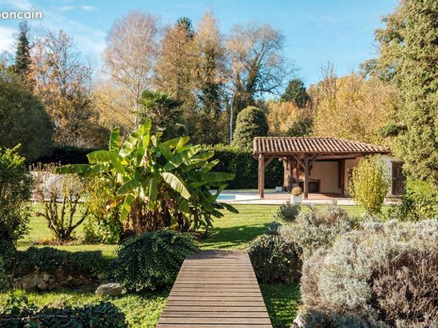 Propriété 7 pièces 200 m²