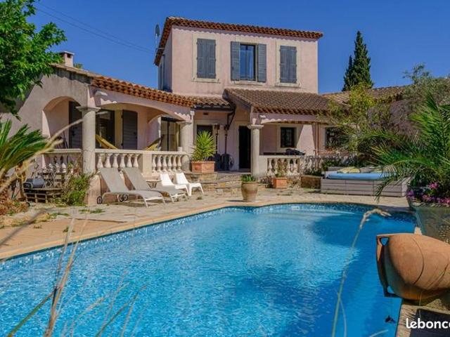 Propriété 7 pièces 200 m²