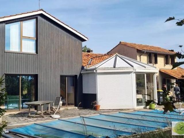 Propriété 7 pièces 200 m²