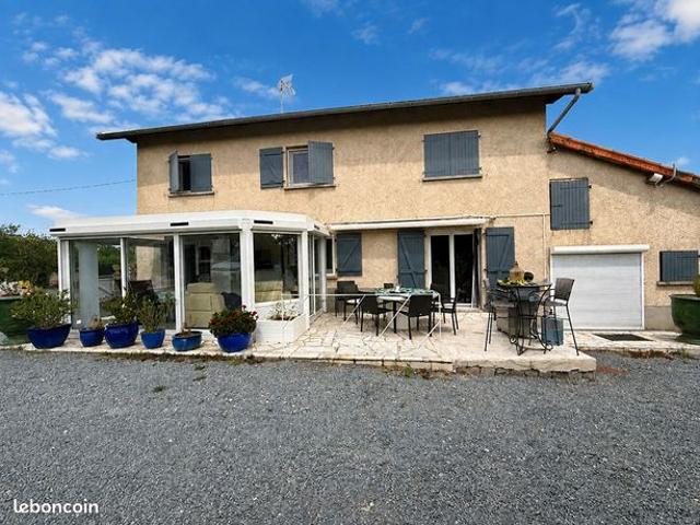 Propriété 7 pièces 200 m²