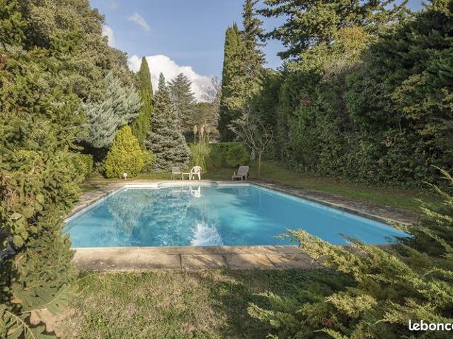 Propriété 7 pièces 200 m²