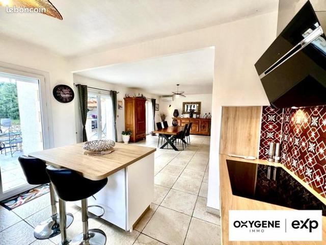 Propriété 7 pièces 200 m²