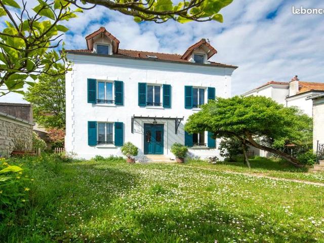 Propriété 7 pièces 200 m²