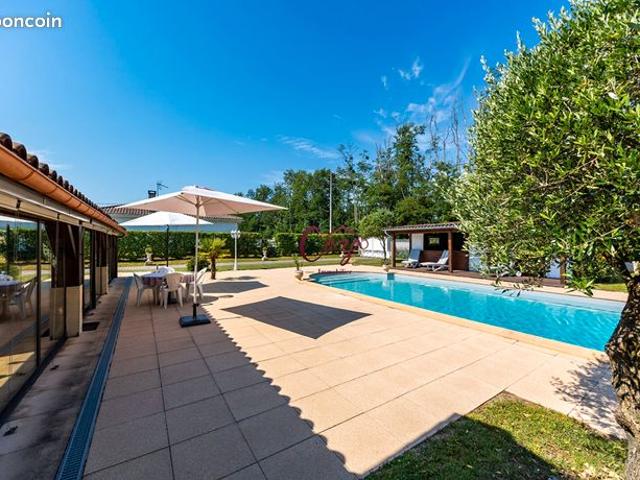 Propriété 7 pièces 200 m²