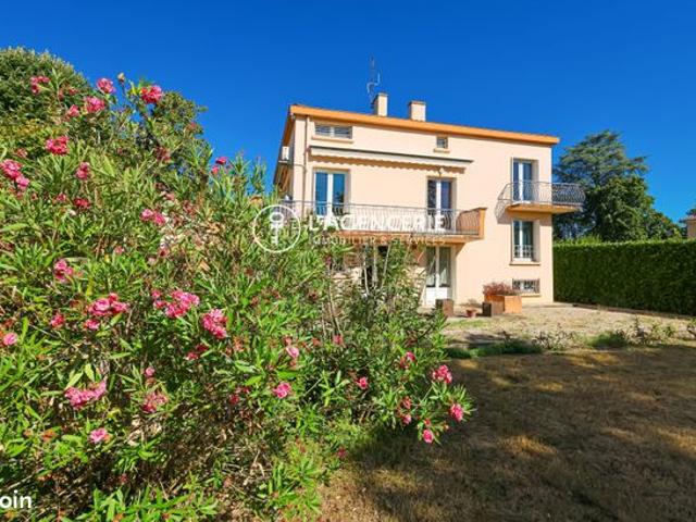 Propriété 7 pièces 200 m²