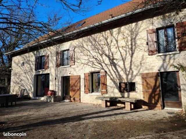Propriété 7 pièces 201 m²